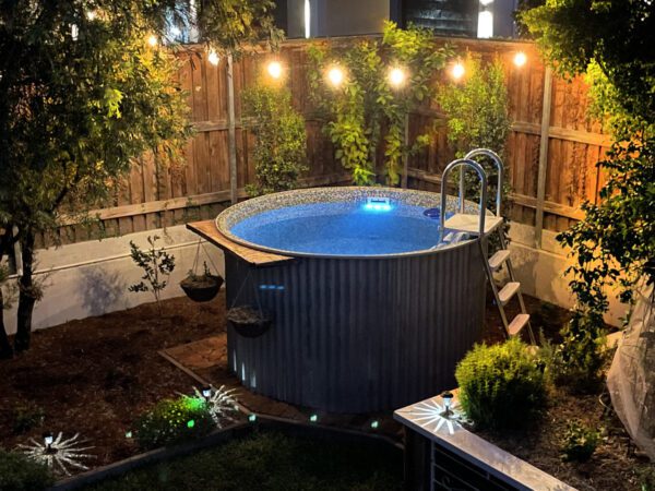 'Pebble Look' Tug Plunge Pool - Polyworld